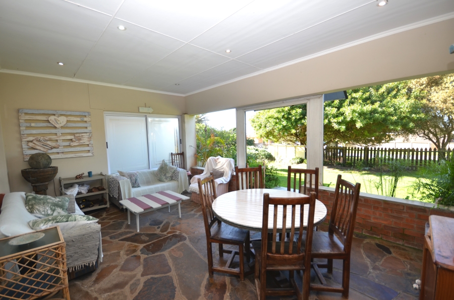 To Let 5 Bedroom Property for Rent in Kidds Beach Eastern Cape